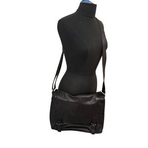 Vintage‎ Cole Haan Black Leather Messenger Bag Adjust Strap Buckle Flap 11x14x3